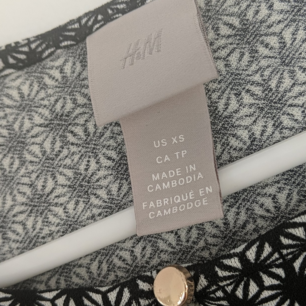 H&M black flower print dress - Picture 4 of 7